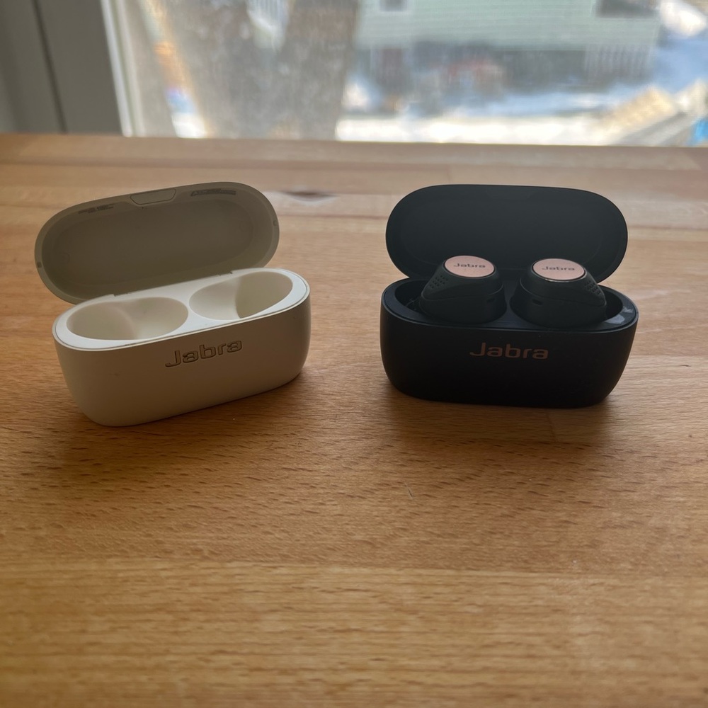 Jabra Elite 75t Bluetooth Earbuds in Charging Cases (partially working)
